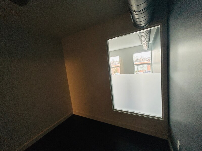 Building Photo - 550 New Holland Ave