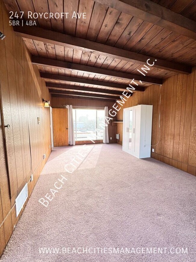 Building Photo - 247 Roycroft Ave