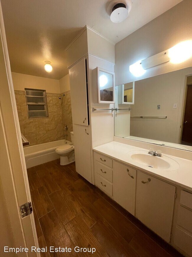 Building Photo - 2 br, 1 bath House - 609 E. Sunset Circle