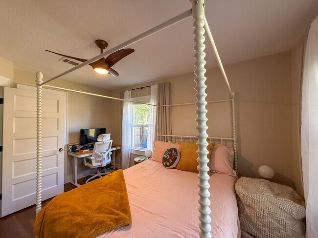 Building Photo - Beautifully Updated Cottage Near Downtown Pensacola with Massive Backyard + LAWN CARE INCLUDED!