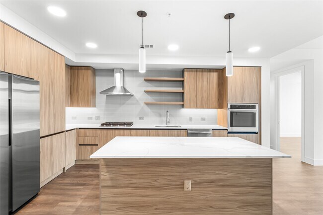 Building Photo - 2311 Westheimer Rd