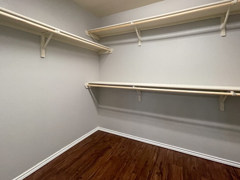 Building Photo - 3228 Beutel Rd