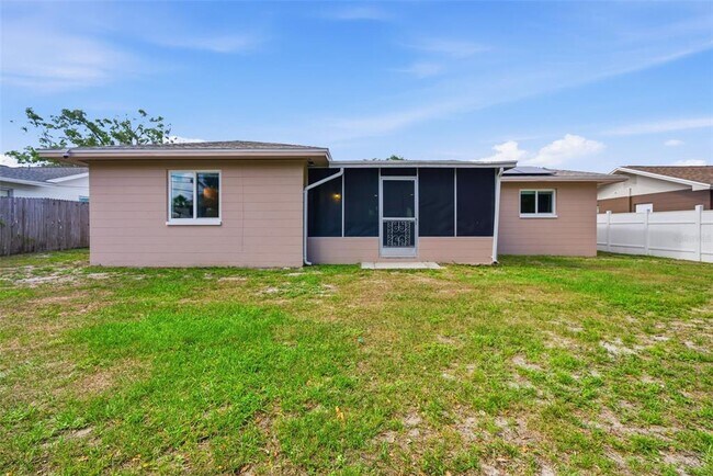Building Photo - 2465 Brentwood Dr
