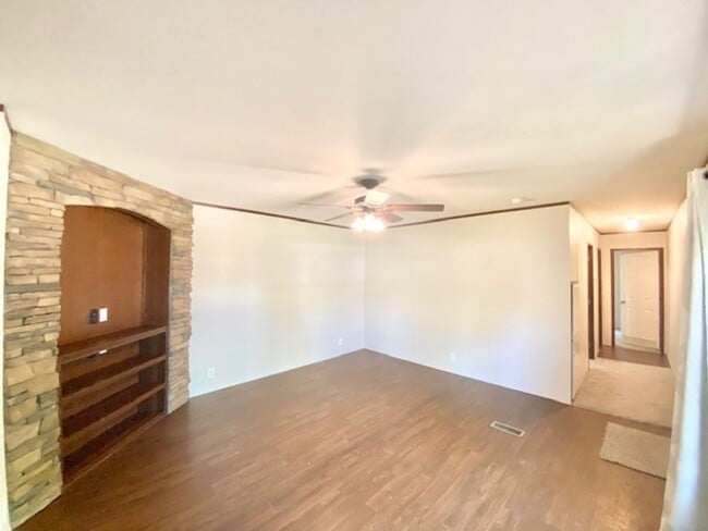 Building Photo - 54 Tomahawk St