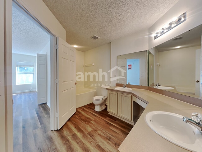 Building Photo - 2661 Fox Creek Dr E