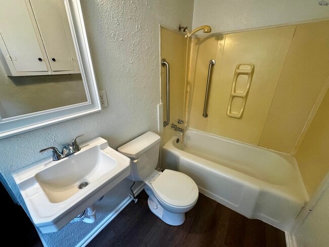 Building Photo - 1814 Pearl Ave