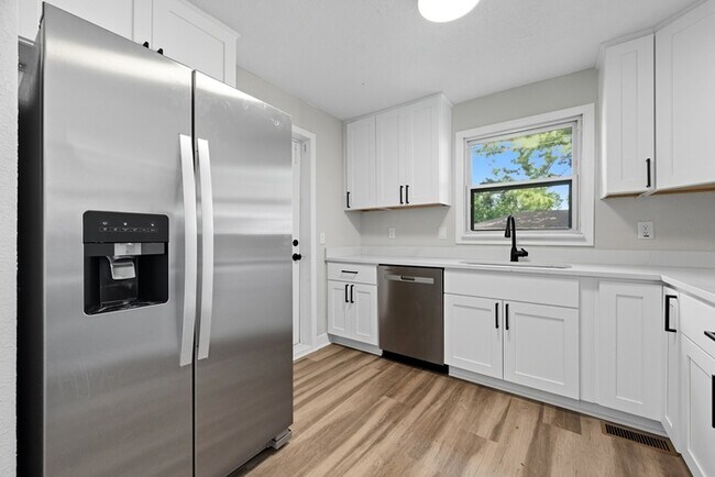 Building Photo - WELCOME TO WILLOUGHBY TERRACE!!!