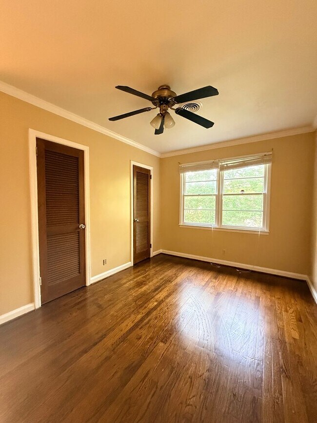 Building Photo - 4 Bed / 2 Bath Spacious Home – Perfect for Families or Roommates