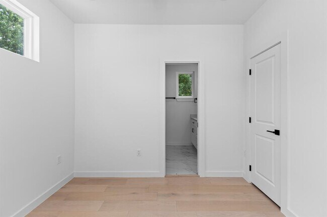 Building Photo - 5305 Ledesma Rd