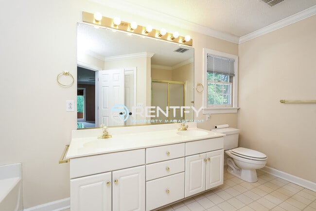 Building Photo - 213 Worthland Ct