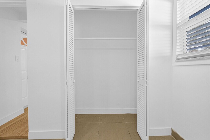 Building Photo - 2419 Coolidge St