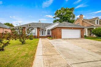 Building Photo - 4/2 Cantonment Property in Kings Road Neig...