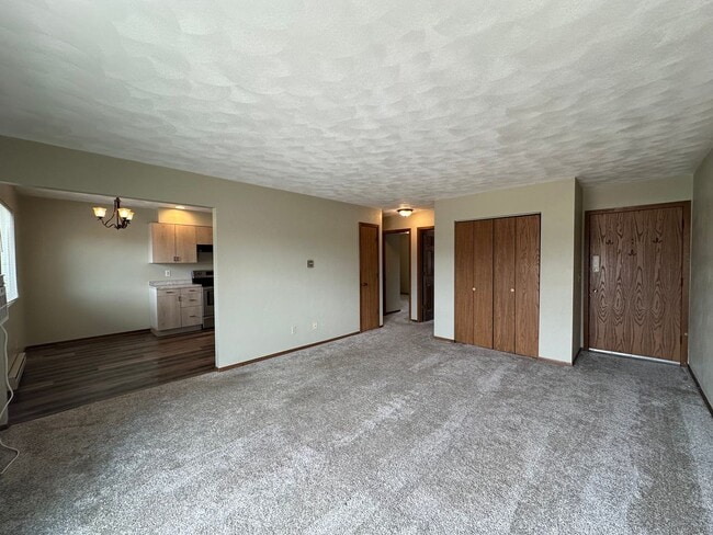 Building Photo - 1102 8th St Ct