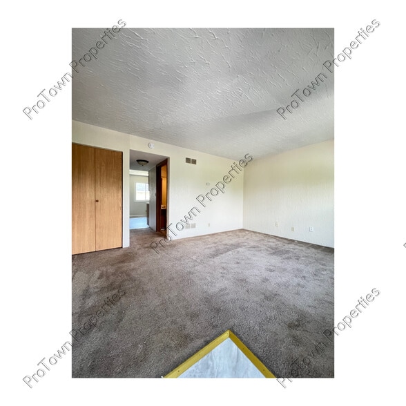 Building Photo - 698 Meadowood Ln