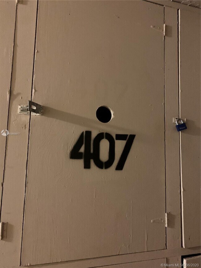 Building Photo - 9450 Poinciana Pl