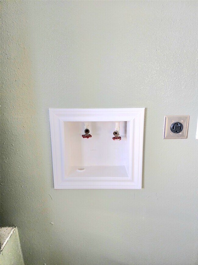 Building Photo - 3115 Christie St