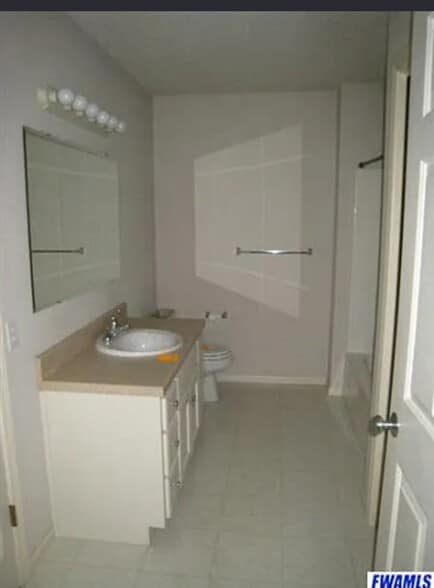 Building Photo - 1926 Beechmont Dr