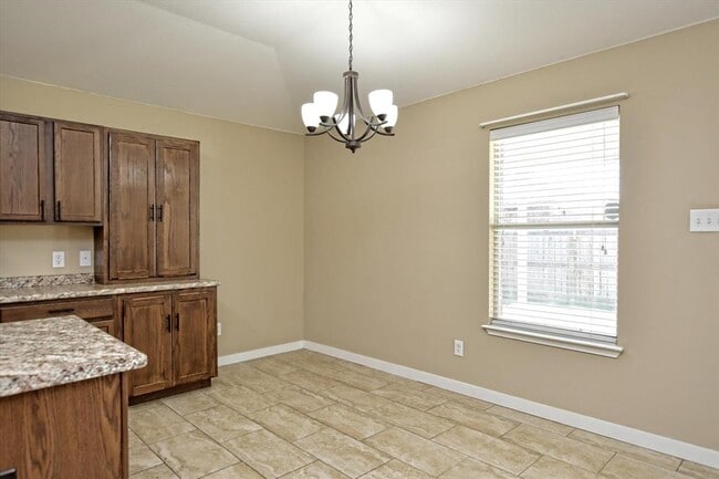 Building Photo - 537 MacKenzie Way