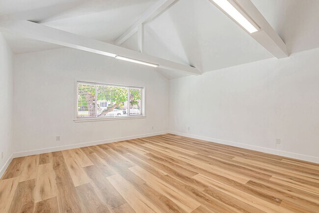 Building Photo - 2125 Walnut Grove Ave
