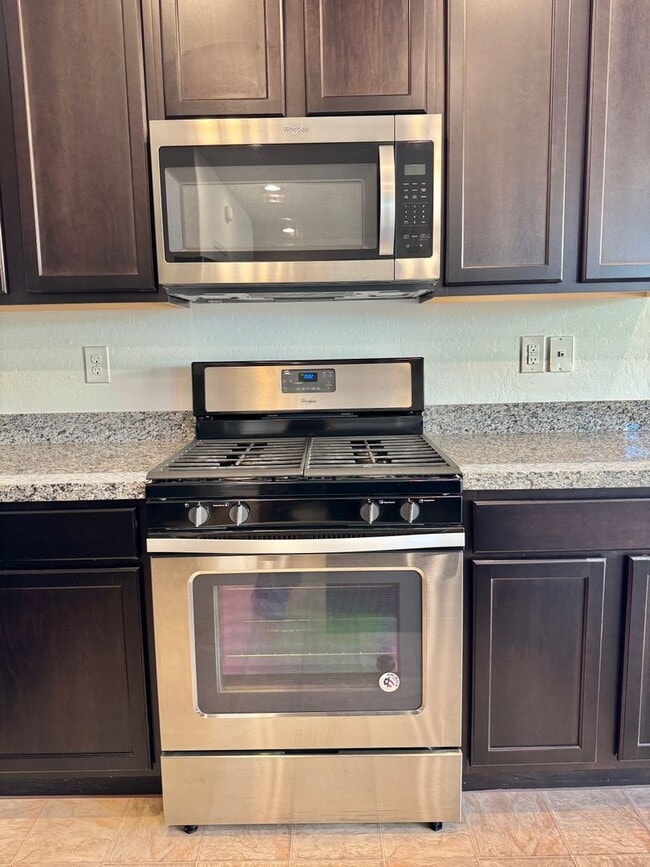 Building Photo - Newer Home with Gated Community Single Fam...