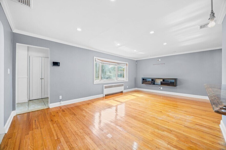 Building Photo - 2282 Baylis Ave