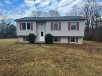 Building Photo - Available 5/1/2026 3 Bedroom Pet Friendly home on Redwood Drive in Rileyville!