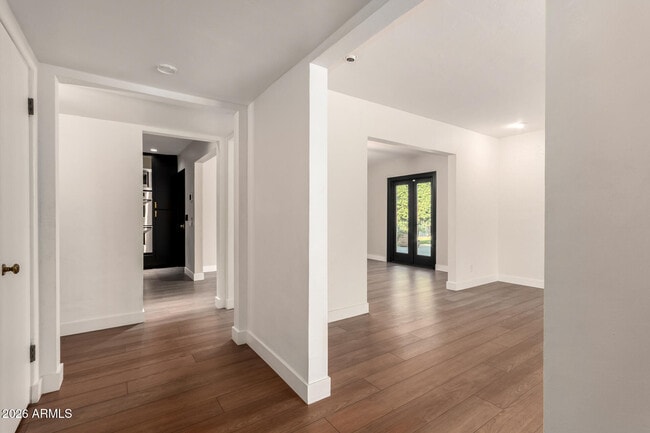 Building Photo - 1519 W Flower Cir N