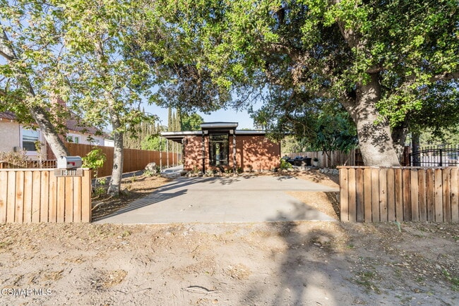 Building Photo - 1411 Ojai Rd