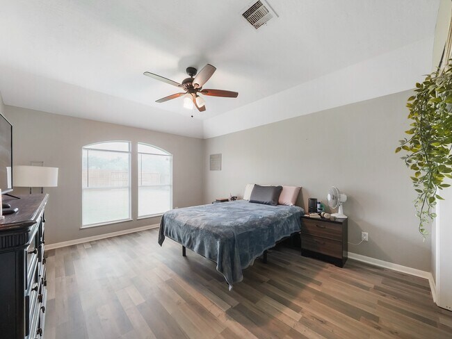 Building Photo - 4006 Raspberry Ct