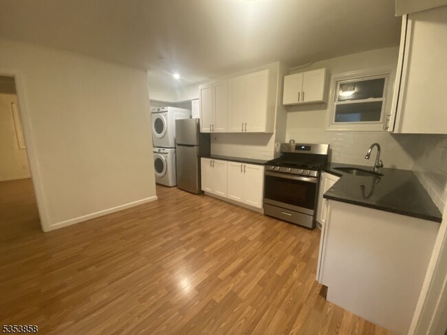 Building Photo - 83 4th St