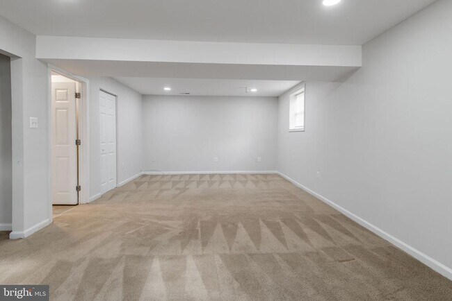 Building Photo - 7602 Mezmer Ln