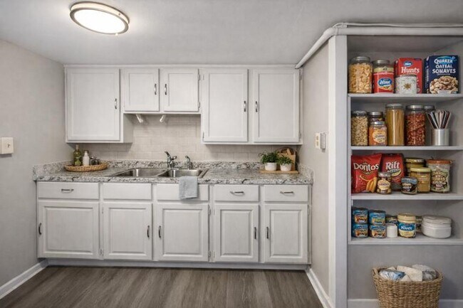 Building Photo - Cumberland Drive Triplex