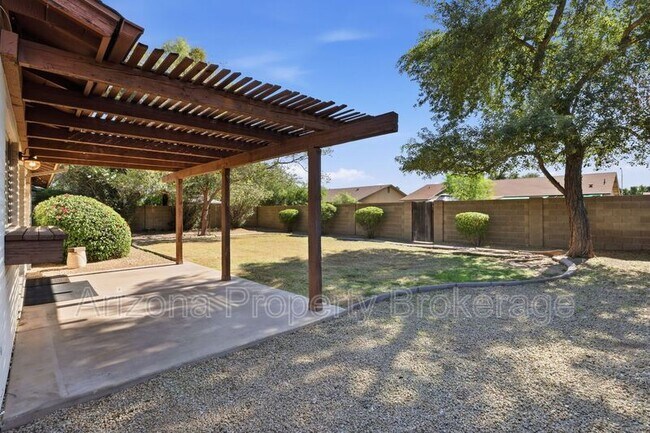 Building Photo - 2325 W Stottler Dr