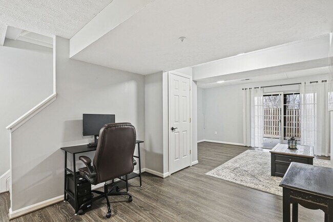 Building Photo - Bright & Spacious 3-Bedroom, 2 Full & 2 Half Bath in New Market