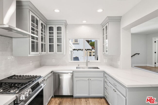 Building Photo - 2383 Panorama Terrace