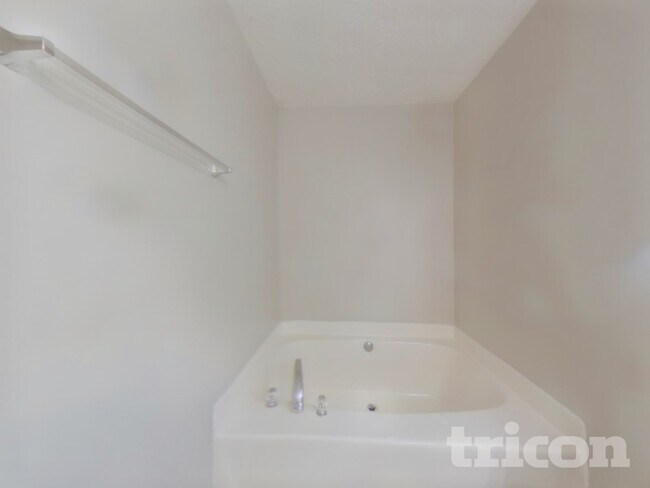 Building Photo - 40 Bramble Bush Trail