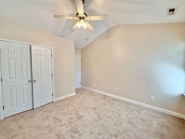 Building Photo - Gorgeous 3BD, 2.5BA Raleigh Townhome in a Prime Location Near Triangle Town Center, Poyner Place,...