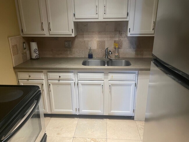 Building Photo - Furnished  Studio Condominium on Campus