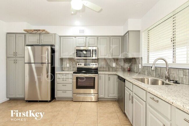 Building Photo - 3720 W Grovers Ave