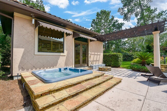 Building Photo - 10 Player Pond Pl