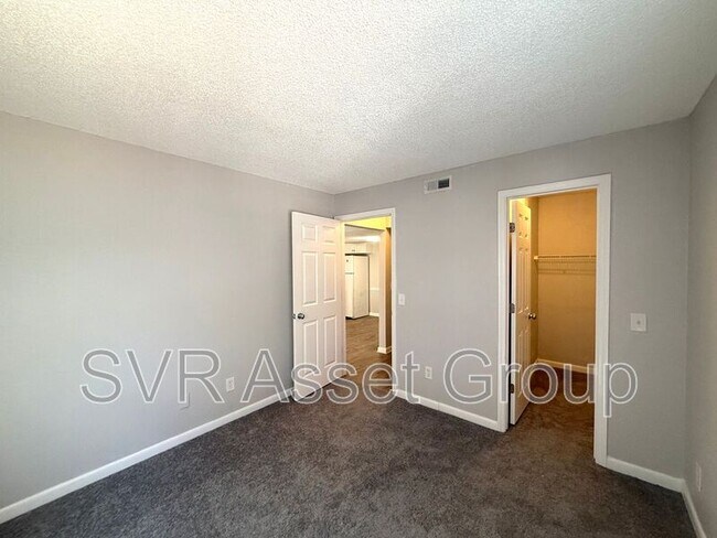 Building Photo - 100 Fairway