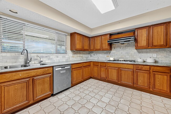 Building Photo - 1535 Beaconshire