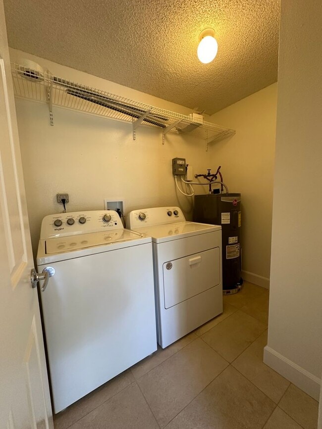 Building Photo - Spacious, Fully Renovated, 3 bedroom 2 bat...