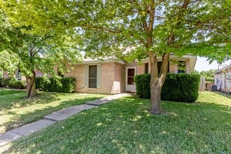 Building Photo - Adorable 3-2-2 in Cedar Hill!