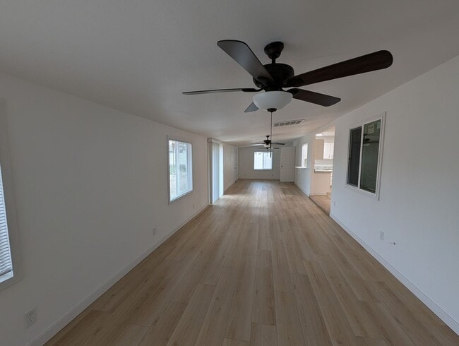 Building Photo - Newly Renovated 4 Bedroom 2 Bath Home In Great Peoria Location