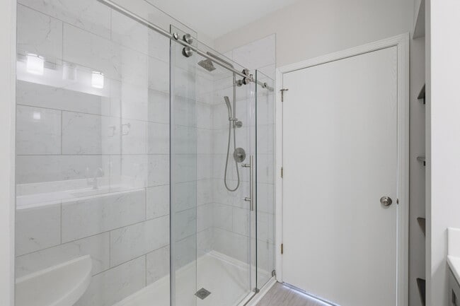 Building Photo - 1586 Millbrook Dr