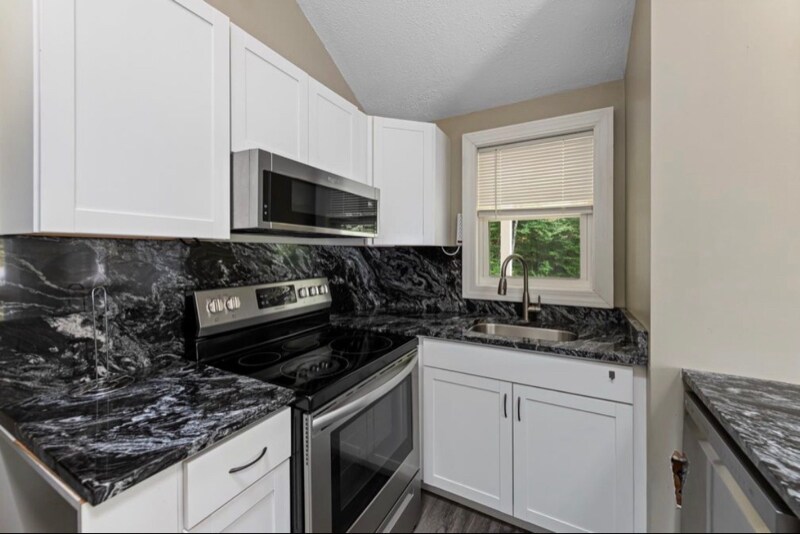 Building Photo - 33 Plaza Village Rd