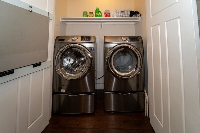 Building Photo - 228 Herada St