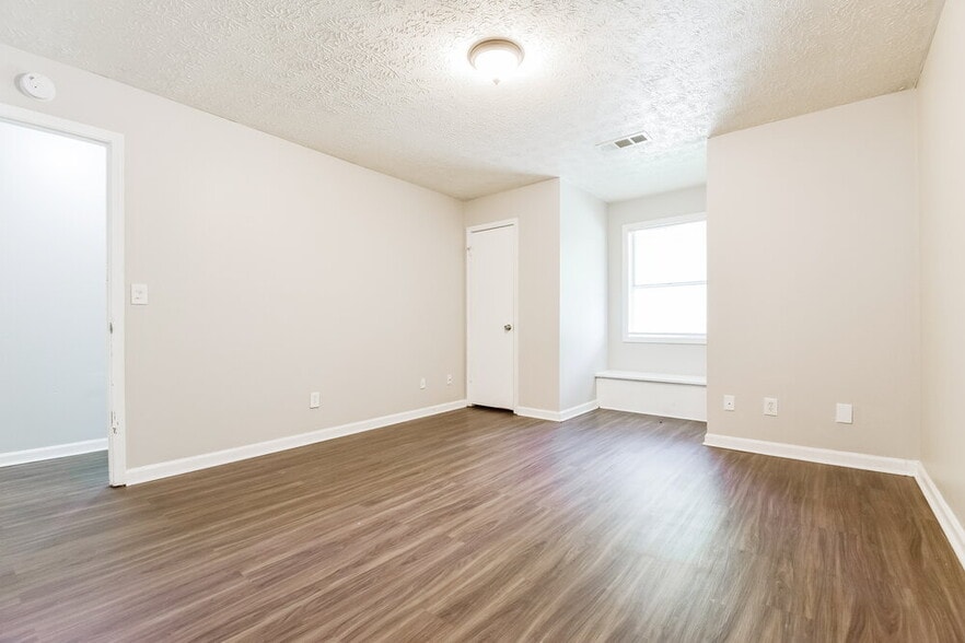 Building Photo - 5408 Glen Haven Dr