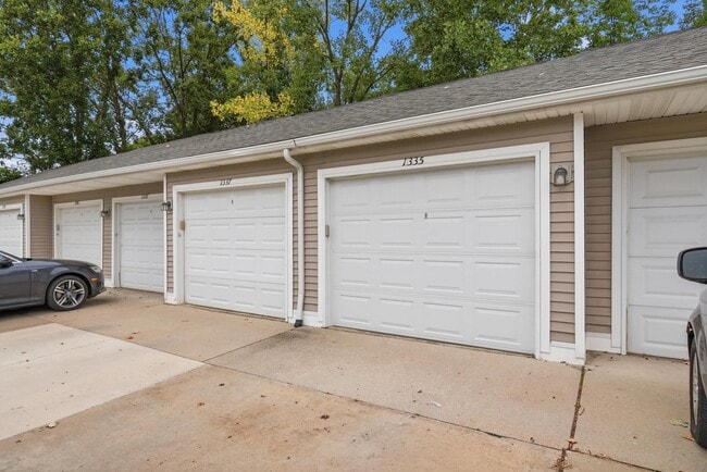 Building Photo - 1335 Millbrook Trail